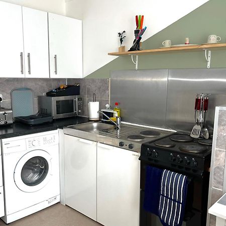 Crescent Apartment - Modern 1 Bedroom First Floor Goodmayes Exterior foto